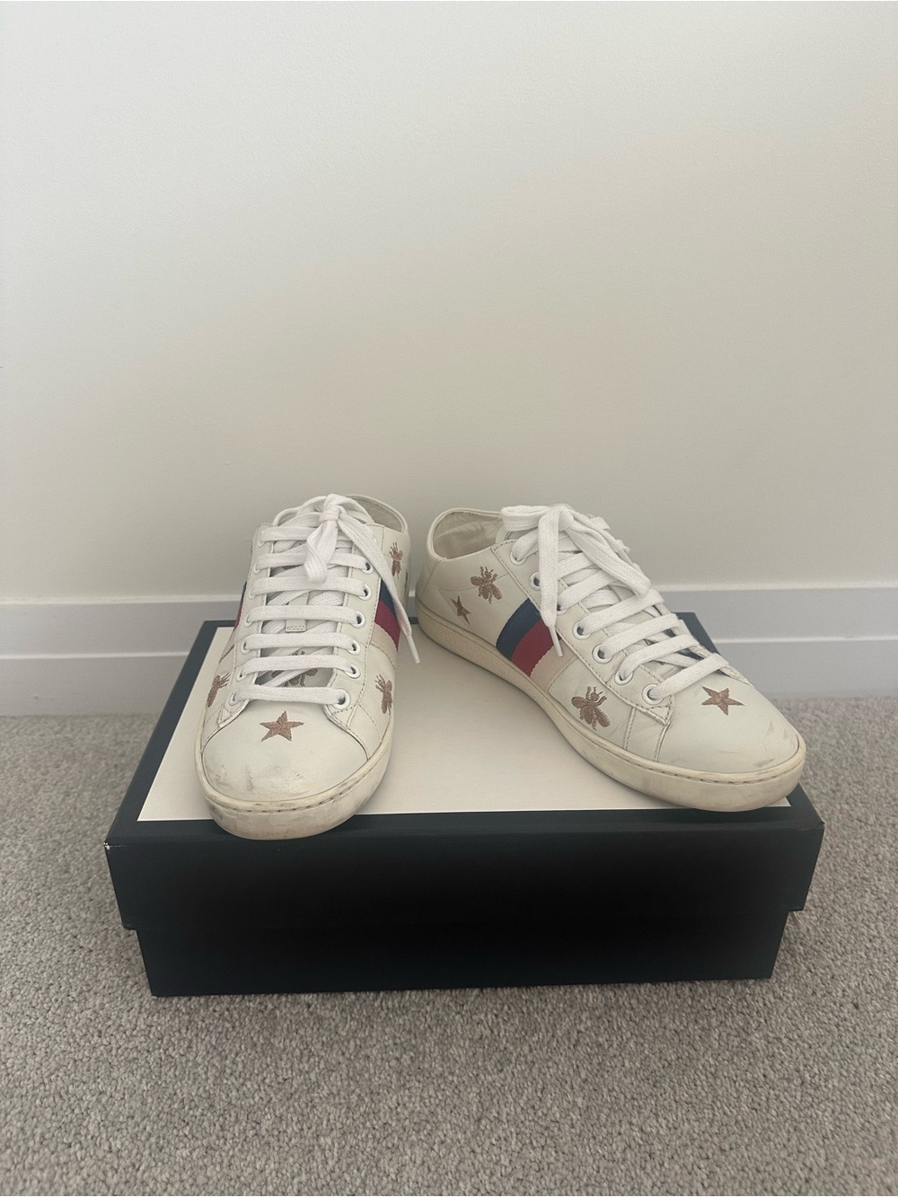 Gucci White Ace Leather Sneakers with Gold Accents, Collapsible heel sneakers